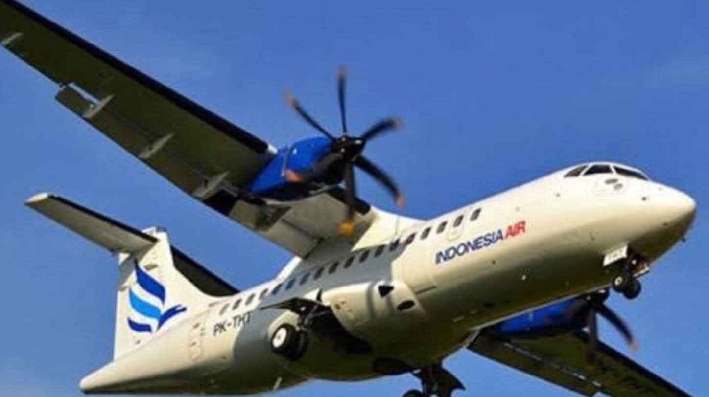BASARNAS Makassar bergerak cepat menurunkan tim pencarian menyusul laporan hilangnya kontak dengan pesawat ATR 400 milik Indonesia Air Transport, Sabtu (17/1/2026).