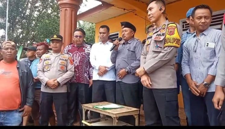 Warga di Kabupaten Merangin tengah heboh hari ini, Selasa (17/2/2026) atas pengunduran diri Kades Sungai Kapas. Dengan begitu, ada 3 Kades di Merangin mengundurkan diri.